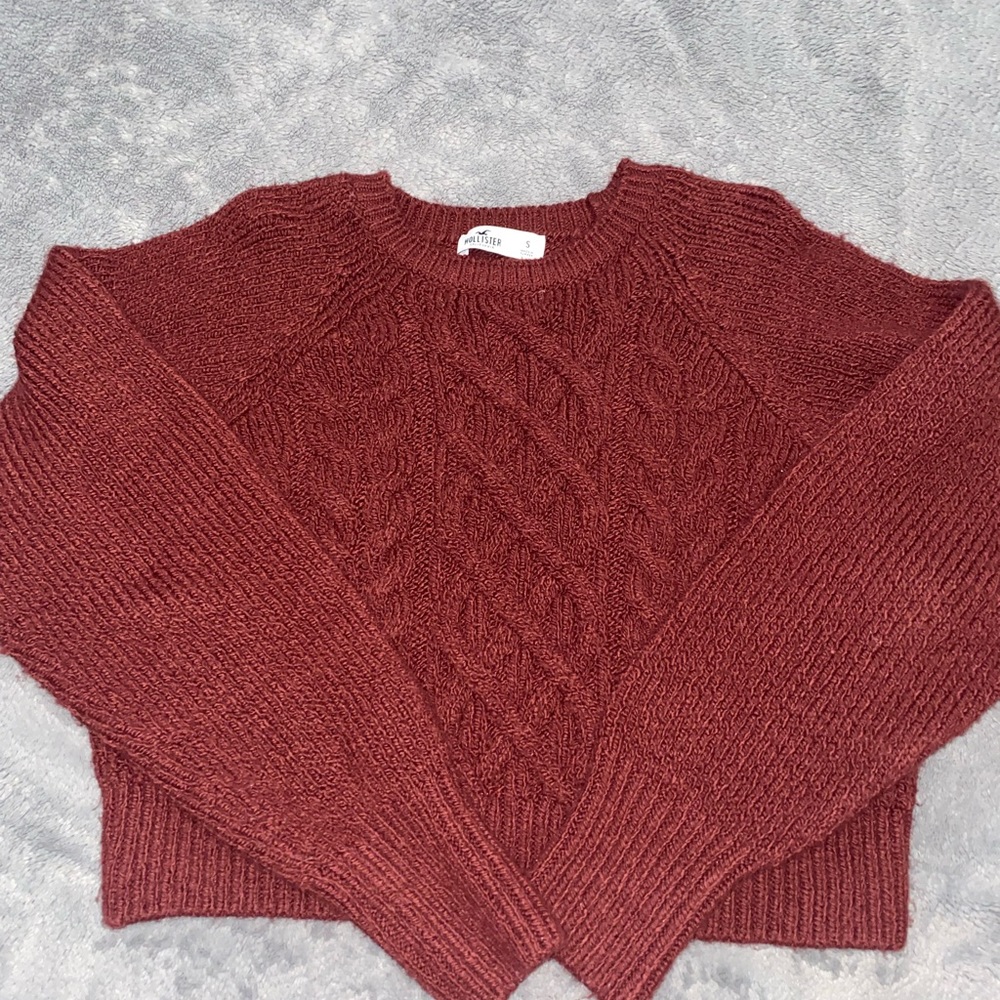 maroon sweater